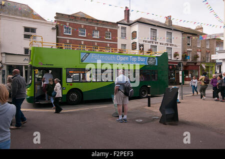 Vista laterale di una parte superiore aperta Autobus Turistico Falmouth Cornwall Inghilterra REGNO UNITO Foto Stock