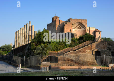 Italia, Roma, foro Romano, tempio di Venere e Roma Foto Stock