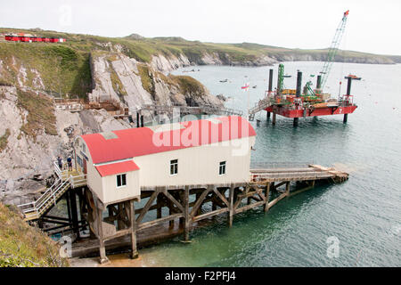 Costruzione di St Giustiniano vita nuova Stazione delle Barche, Pembrokeshire Coast, Wales UK Foto Stock