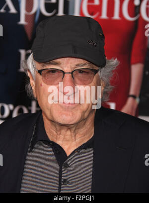 New York, New York, Stati Uniti d'America. Xxi Sep, 2015. Attore Robert De Niro assiste la prima mondiale di "l'intern" tenutasi presso il Teatro Ziegfeld. © Nancy Kaszerman/ZUMA filo/Alamy Live News Foto Stock