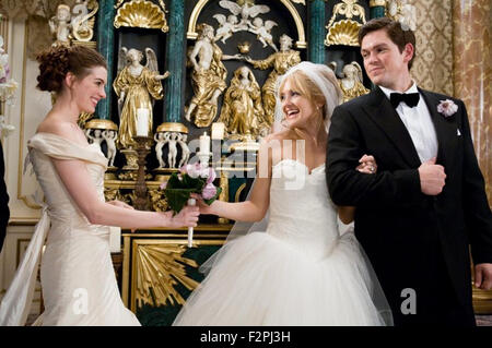 Guerre della sposa 2009 film con da sinistra Anne Hathaway e Kate Hudson, Steve Howey Foto Stock