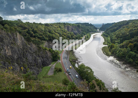 The Avon Gorge in Bristol con il ponte sospeso di Clifton e la Portway in Bristol Foto Stock