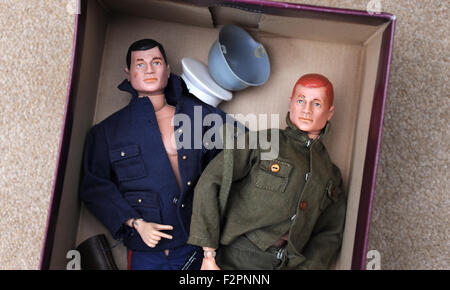 VINTAGE anni sessanta UOMO DI AZIONE bambole in scatola da scarpe vecchi giocattoli LOFTFINDS VALORE VENDERE VENDITA DI ARTICOLI PALITOY EBAY Boys Toy guerra classica REGNO UNITO Foto Stock