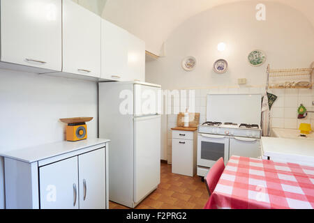 Vecchia Cucina in casa normale in Italia Foto Stock