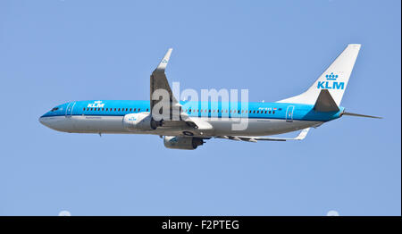 KLM Royal Dutch Airlines Boeing 737 PH-BGK decollare da London Heathrow Airport LHR Foto Stock