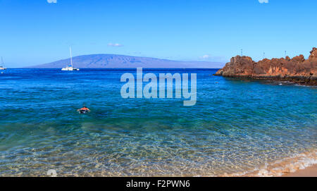 Snorkeler a Kaanapali Beach vicino Black Rock Foto Stock