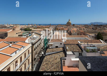 Palermo (Italia) - Vista sul centro storico e Vittorio Emanuele road Foto Stock