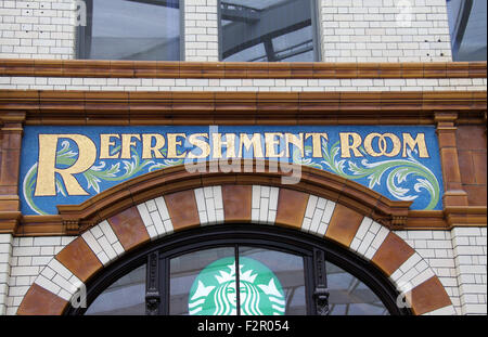 Restaurato interno della stazione di Victoria in Manchester Foto Stock