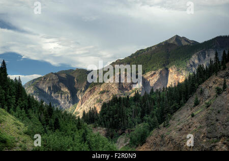 Una delle viste da noi 550, la Million Dollar Highway, nei pressi di Ouray, Colorado Foto Stock