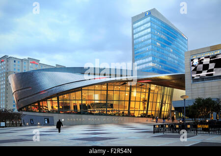 Charlotte, North Carolina, NC, NASCAR Hall of Fame, al tramonto. Foto Stock