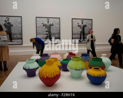 Internazionalmente acclamato artista cinese Ai Weiwei allestita una grande mostra a Londra la Royal Academy nel 2015 Foto Stock