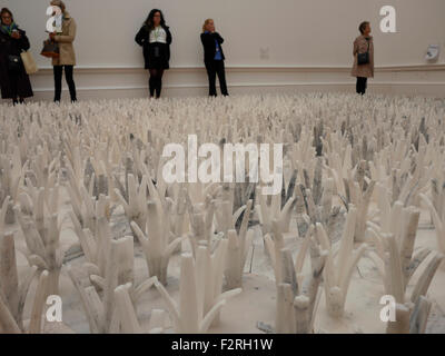 Internazionalmente acclamato artista cinese Ai Weiwei allestita una grande mostra a Londra la Royal Academy nel 2015 Foto Stock