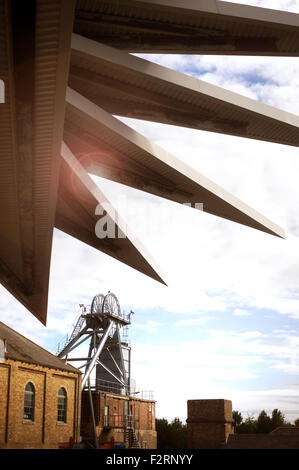 La taglierina e pit testa a Woodhorn Mining Museum, Northumberland, Inghilterra Foto Stock