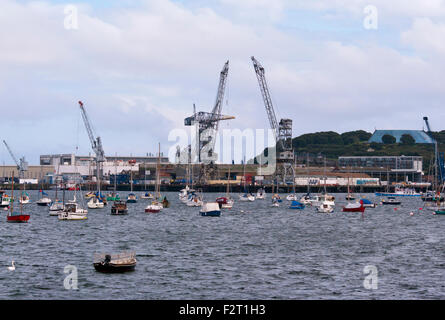 Gru su Falmouth Docks Cornwall Inghilterra REGNO UNITO Foto Stock
