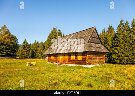 Capanna di legno tradizionale nei monti Tatra, Polonia. Foto Stock