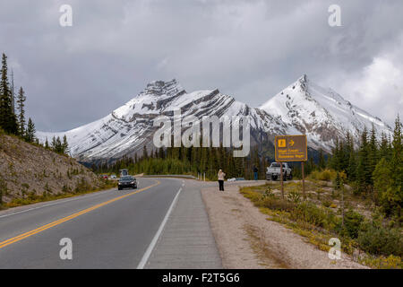 Ghiacciai lungo la Icefields Parkway, nel Parco Nazionale di Banff, nelle Montagne Rocciose Canadesi, Alberta, Canada, America del Nord. Foto Stock