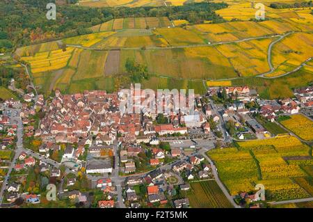 Francia, Haut Rhin (68), la strada dei vini, il villaggio di Riquewihr, classificati più francese bellissimo villaggio (vista aerea) // Haut Rhin Foto Stock