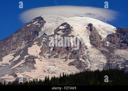 Il monte Rainier picco ghiacciato Foto Stock