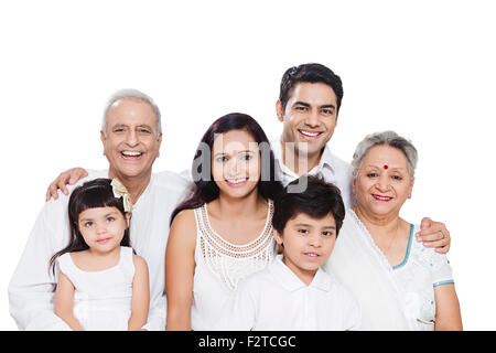 Gruppo indiano Joint famiglia godono di seduta Foto Stock