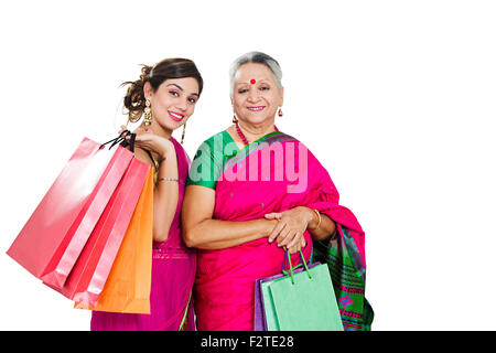 2 indian genitori e figlia diwali festival shopping Foto Stock