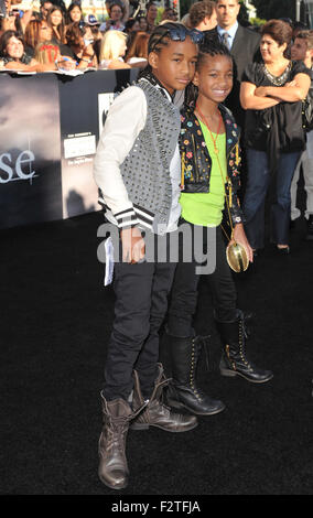 LOS ANGELES, CA - Giugno 24, 2010: Jaden Smith (sinistra) & Willow Smith, attore figli di Will Smith & Jada Pinkett Smith, alla premiere di 'Twilight Saga: Eclipse' presso il Nokia Theater in L.A. Live. Foto Stock