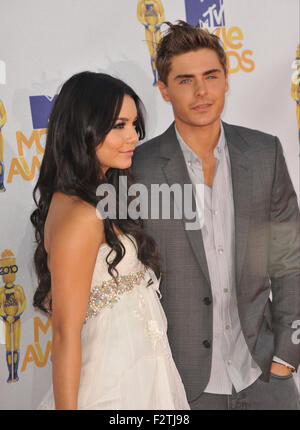 LOS ANGELES, CA - Giugno 6, 2010: Vanessa Hudgens & Zac Efron al 2010 MTV Movie Awards al Amphitheatre di Gibson, Universal Studios di Hollywood. Foto Stock