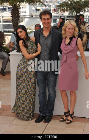 CANNES, Francia - 20 Maggio 2010: Naomi Watts (bionda) & Liraz Charhi & Doug Liman a photocall per il loro film "Fair Game' che è in concorso al 63° Festival di Cannes. Foto Stock