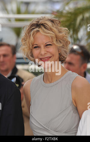 CANNES, Francia - 16 Maggio 2010: Meg Ryan a photocall per "conto alla rovescia fino a zero' alla 63a edizione del Festival de Cannes. Foto Stock