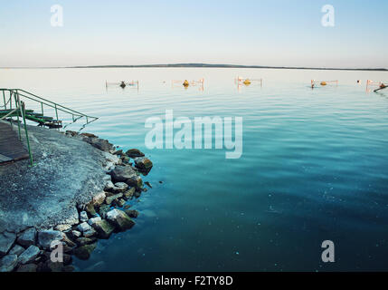 Il lago di Balaton, Ungheria. Di sera, ammenda onde. Naturale scena stagionali. Foto Stock