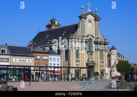 La Chiesa di San Pietro e di San Paolo e il palazzo di Margherita di York in Mechelen, Belgio Foto Stock