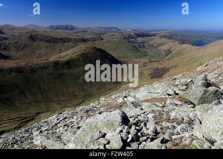 La molla vista lungo le rampe Gill valley, cervi Forest area di conservazione, Martindale, Parco Nazionale del Distretto dei Laghi, Cumbria County, Foto Stock