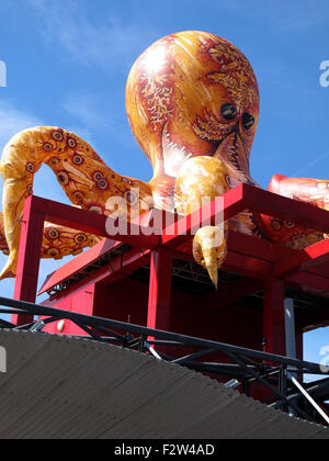 Poulpe da Les Plasticiens Volants,Francia,L'Air des Geants,giganti aria,esposizioni,Parc de la Villette, Parigi, Francia Foto Stock