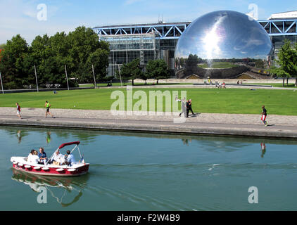 Il Geode,a schermo gigante,cinema Cite des sciences et de l'industrie,città delle scienze e dell'industria,parc de la Villette, Parigi, Francia Foto Stock