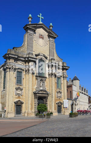 La Chiesa di San Pietro e di San Paolo e il palazzo di Margherita di York in Mechelen, Belgio Foto Stock