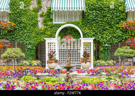 Giardino italiano, Butchart Gardens, Brentwood Bay, vicino a Victoria, Isola di Vancouver, British Columbia, Canada Foto Stock