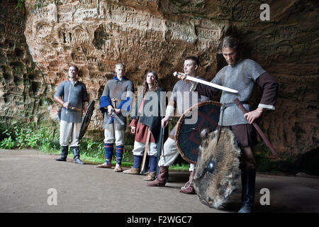 Membri del Folklore e antica lotta gruppo Vilkaci Foto Stock