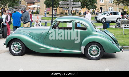 1949 Bristol 400 2 ltr auto d'epoca in un classico auto show di Cotswolds. Broadway, Worcestershire, Inghilterra Foto Stock