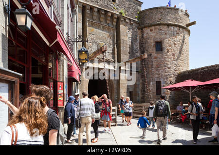 Il Kings Gate ingresso al Mont Saint Michel, in Normandia, Francia - Mont St Michel Foto Stock