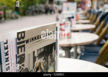 I tavoli fuori Winkel van Sinkel, un famoso ristorante e caffetteria in Utrecht, Paesi Bassi Foto Stock