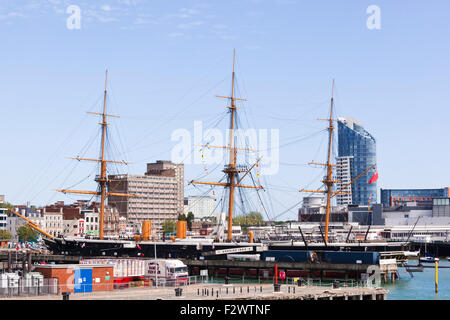 HMS Warrior (1860) Gran Bretagna il primo ferro-mondati, blindato di nave da guerra ora in Portsmouth Historic Dockyard, Portsmouth, Hampshire REGNO UNITO Foto Stock