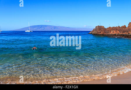 Snorkeler a Kaanapali Beach vicino Black Rock Foto Stock