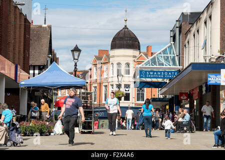 Area pedonale per Market Street, Wellingborough, Northamptonshire, England, Regno Unito Foto Stock