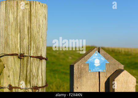 I cartelli stradali che indicano la direzione del South Downs modo in Sussex, Regno Unito Foto Stock