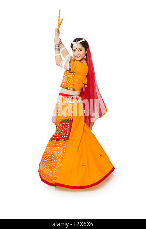 1 indiano donna Rajasthani Navaratri Dandiya dance Foto Stock