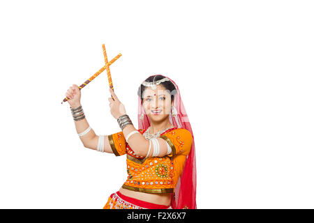 1 indiano donna Rajasthani Navaratri Dandiya dance Foto Stock