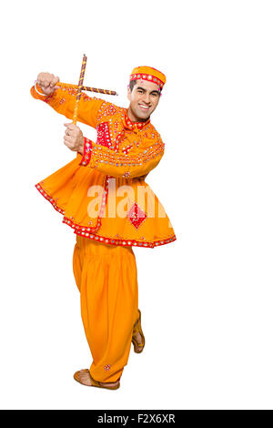 1 Gujrati indiano uomo Navaratri Dandiya dance Foto Stock