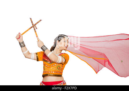 1 indiano donna Rajasthani Navaratri Dandiya dance Foto Stock