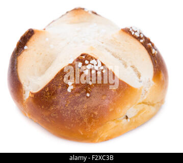 Pretzel Roll con sale isolato puro su sfondo bianco Foto Stock