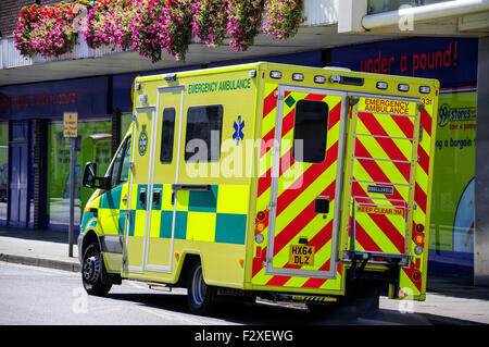 Ambulanza di emergenza su chiamata, Lowfield Street, Dartford Kent, England, Regno Unito Foto Stock