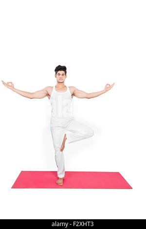 1 indian uomo adulto Yoga Surya Namaskar Foto Stock